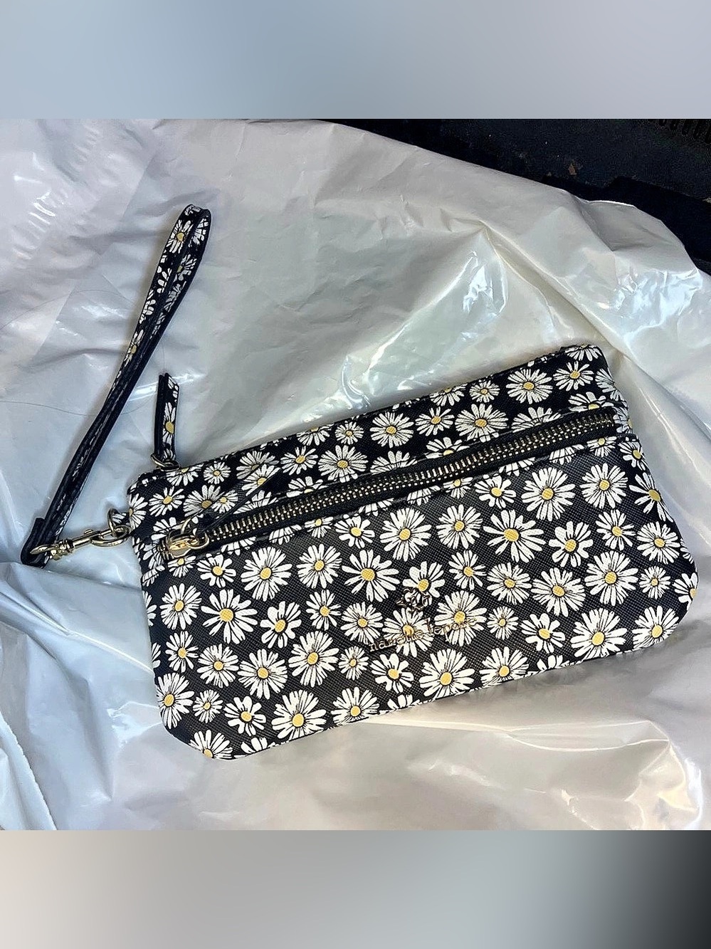 Nanette Lepore Daisy Floral Wristlet in Black & White Like New